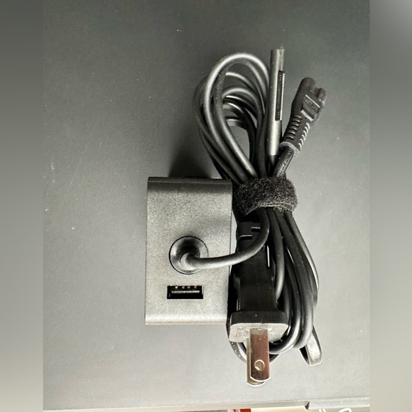 Surface Pro replacement AC Adapter - Picture 3 of 5